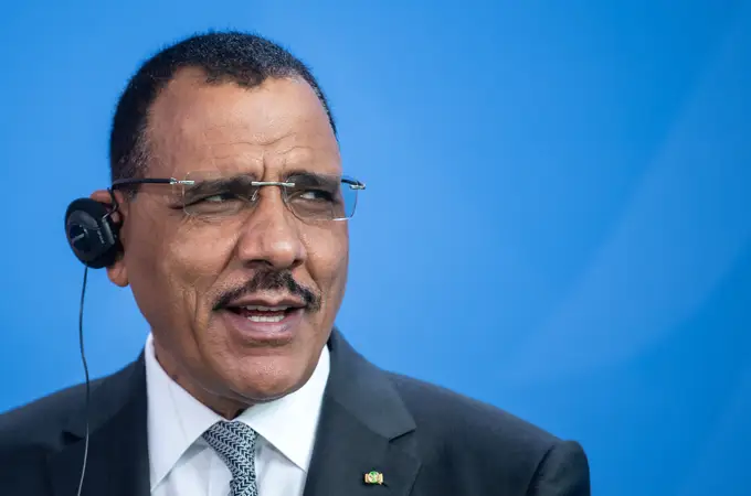 La junta militar de Níger endurece su retórica y anuncia que procesará a Bazoum por «alta traición»
