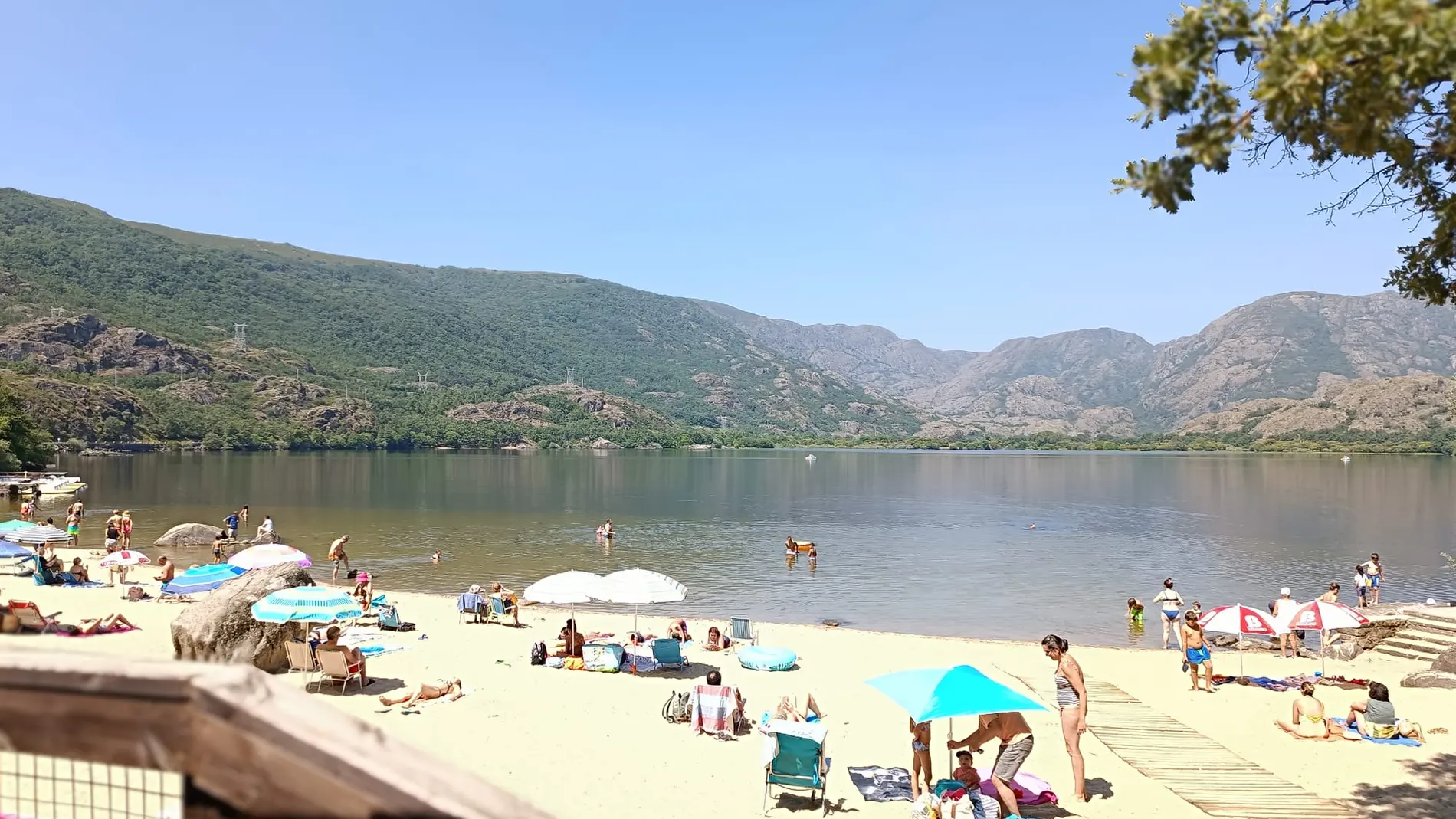Playa en el Lago de Sanabria