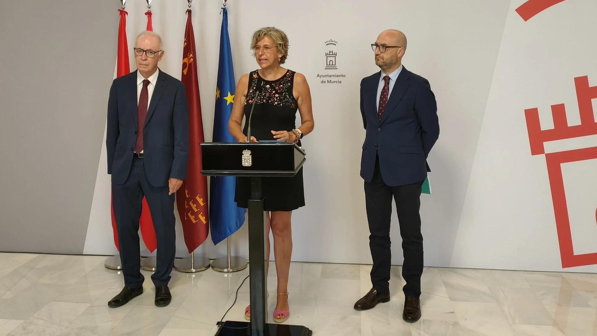 La concejala de Gobierno Abierto, Promoción Económica y Empleo, Mercedes Bernabé, explica en rueda de prensa que Murcia expondrá en el Foro Digital de Eurocities su experiencia en la gestión online de los datos municipales. AYUNTAMIENTO DE MURCIA 14/08/2023
