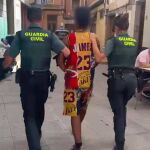 Momento de la detención del joven acusado de violar a una amiga mientras dormía en Arnedo (La Rioja) tras acudir a las fiestas populares. El joven de 23 años tiene antecedentes por una agresión sexual contra su expareja