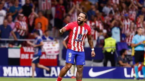 Memphis Depay celebra su golazo al Granada
