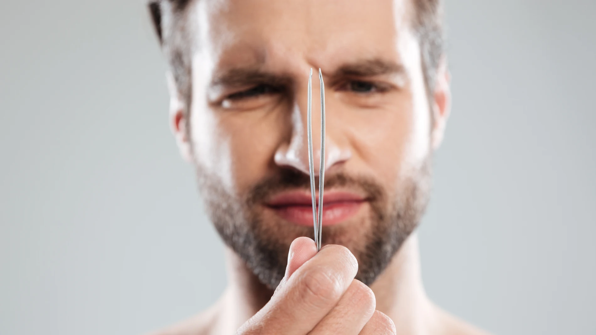 ¿Cuáles son los riesgos de quitarse los pelos de la nariz?
