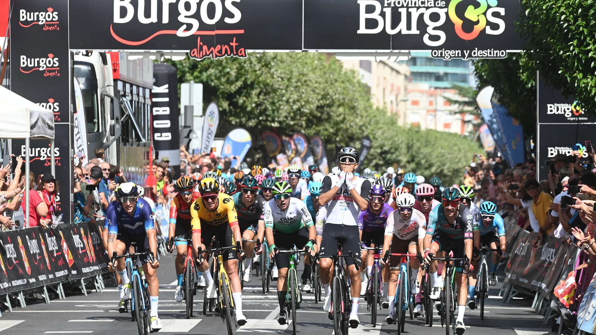 Esprint en la primera etapa de la Vuelta Ciclista a Burgos