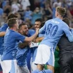 Los jugadores del City celebran la victoria en la Supercopa de Europa