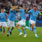 Los jugadores del City celebran la victoria en los penaltis