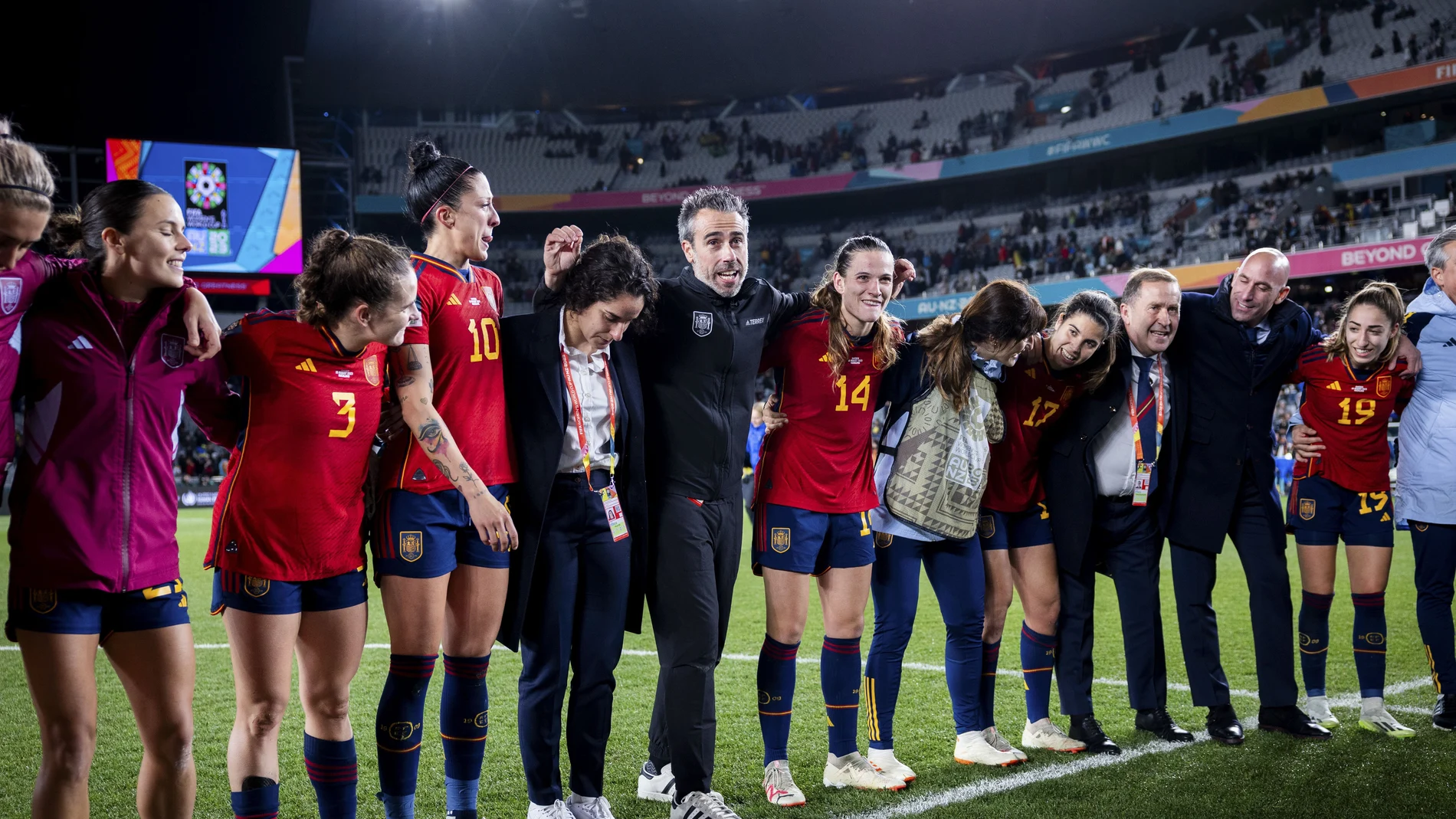 Jorge Vilda, junto a sus jugadoras tras alcanzar la final del Mundial