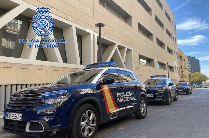Las cinco personas han sido detenidas por la Policía Nacional