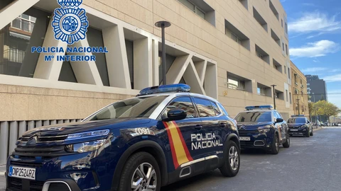 Las cinco personas han sido detenidas por la Policía Nacional