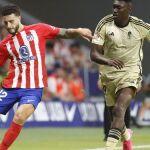 Samu Omorodion con el Granada frente al Atlético de Madrid