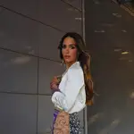 Rocío Osorno con blusa y minifalda de Zara