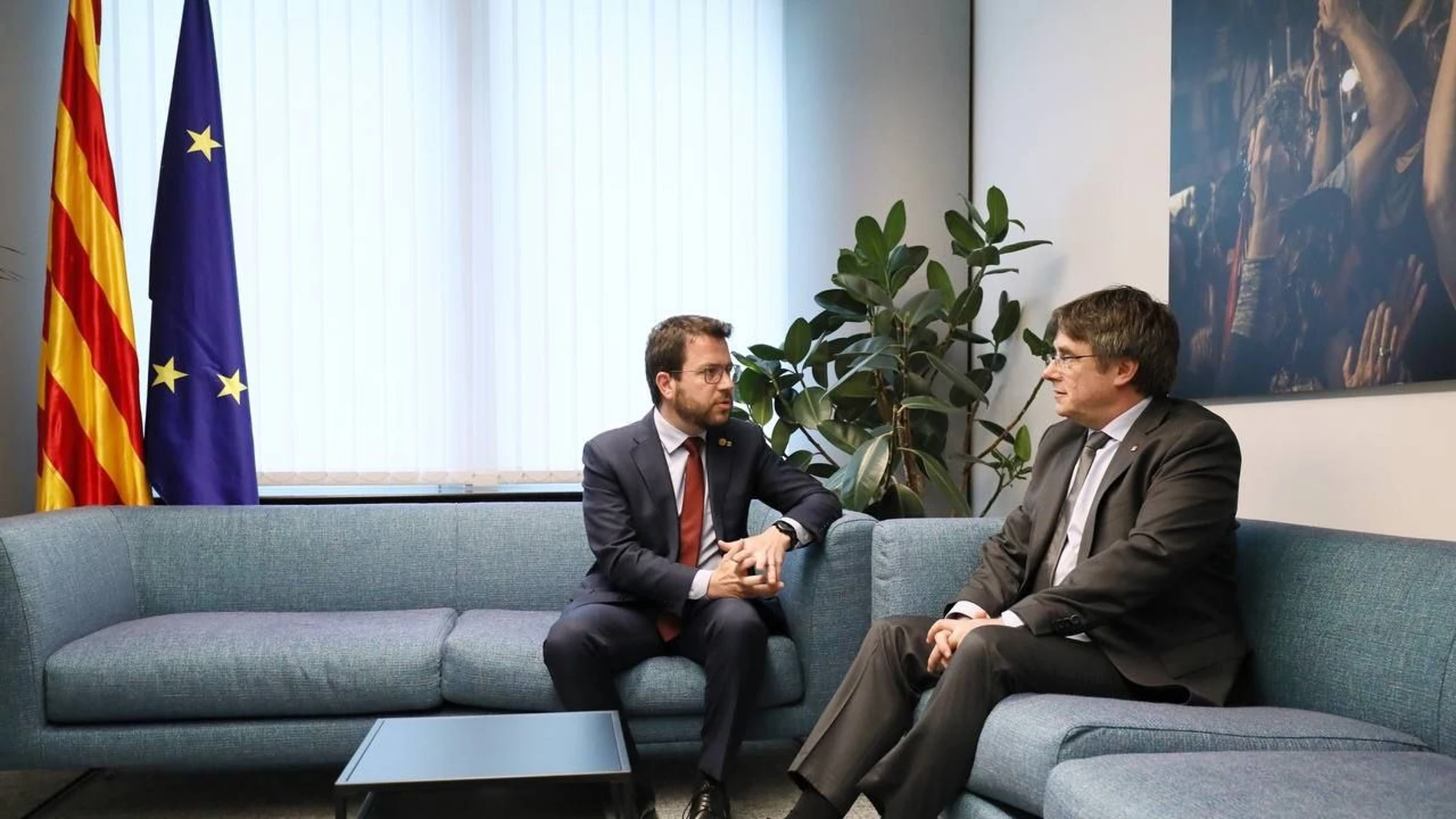 Aragonès y Puigdemont, en su último encuentro en Bruselas el año pasado