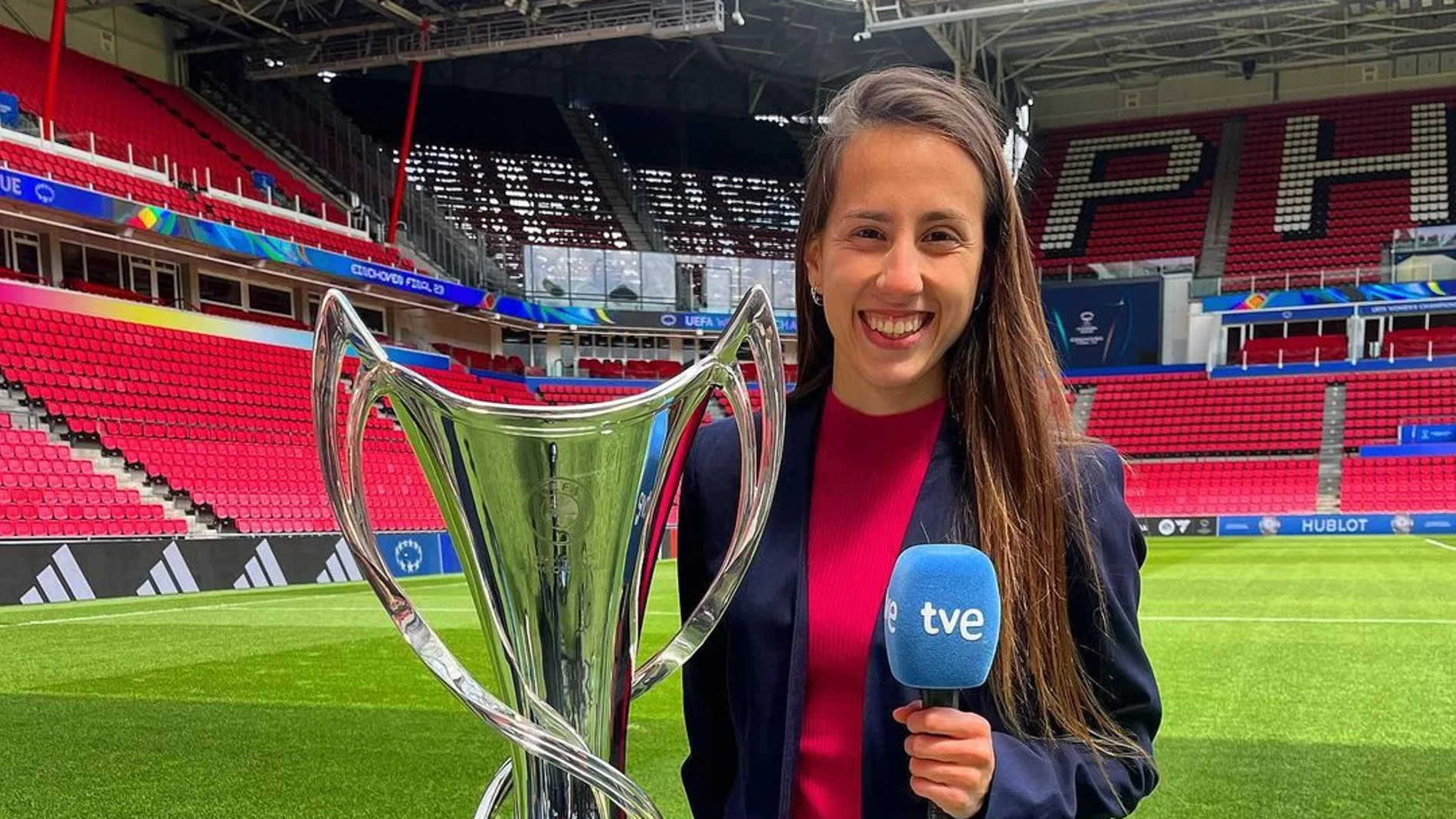 Alicia Arévalo, narradora de RTVE de los partidos del Mundial de fútbol femenino