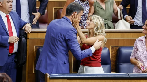 Pedro Sánchez y Yolanda Díaz en el Congreso de los Diputados durante el inicio de la XV Legislatura