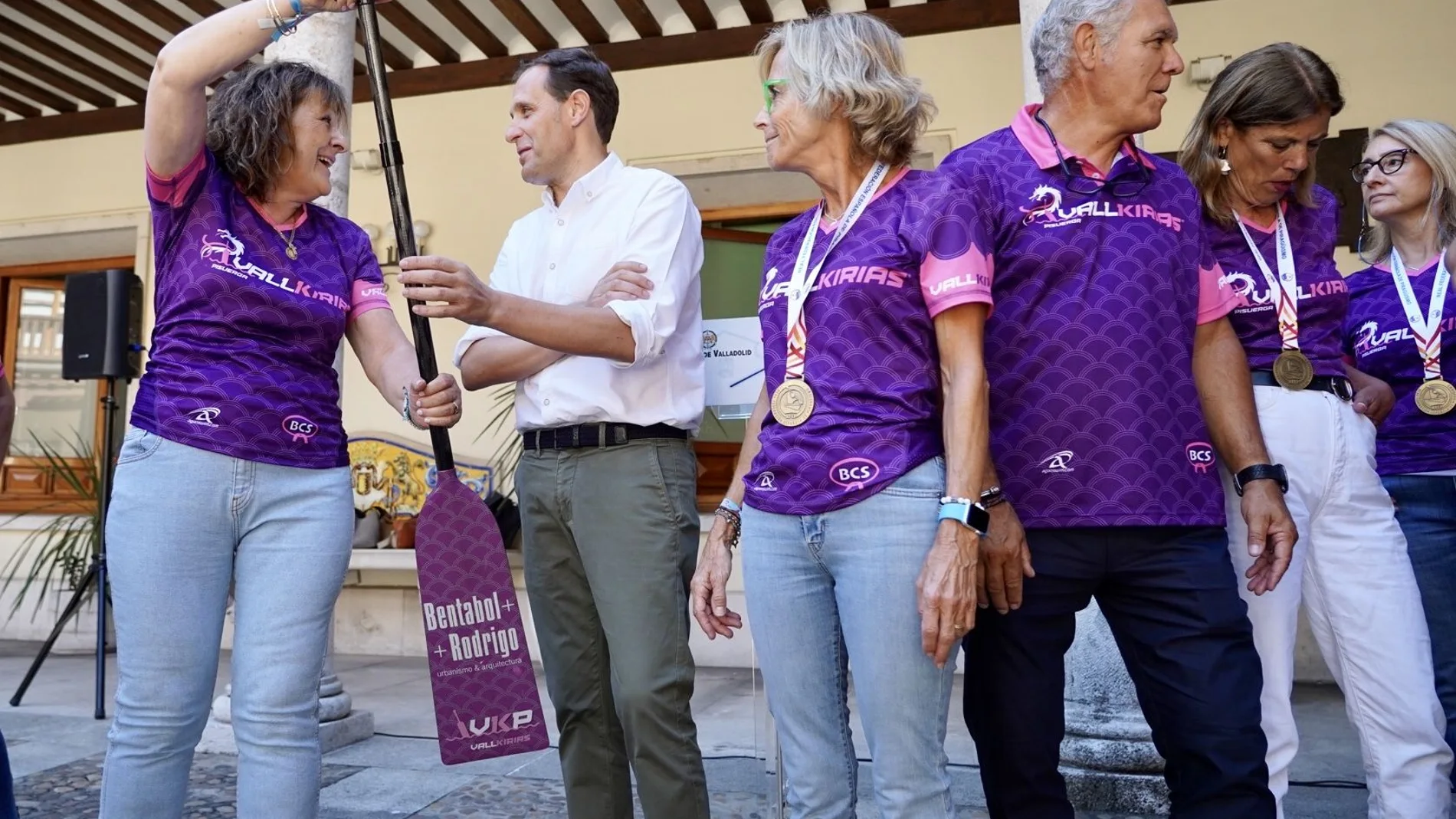 La Diputación de Valladolid homenajea a Vallkirias del Pisuerga por su Medalla de Oro en el Campeonato Nacional de Piragüismo