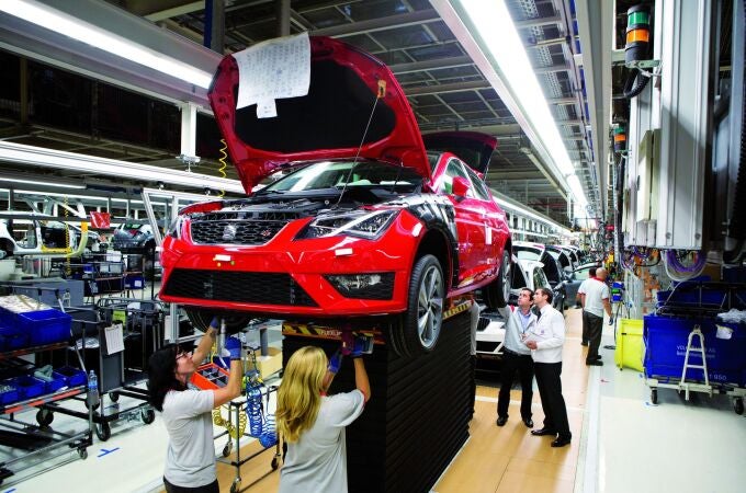 Cadena de montaje en fábrica de coches SEAT
