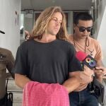 A Spanish chef alleged murder suspect Daniel Jeronimo Sancho Bronchalo (C), is escorted by Thai police officers to the court from Koh Phangan police station in Koh Phangan island