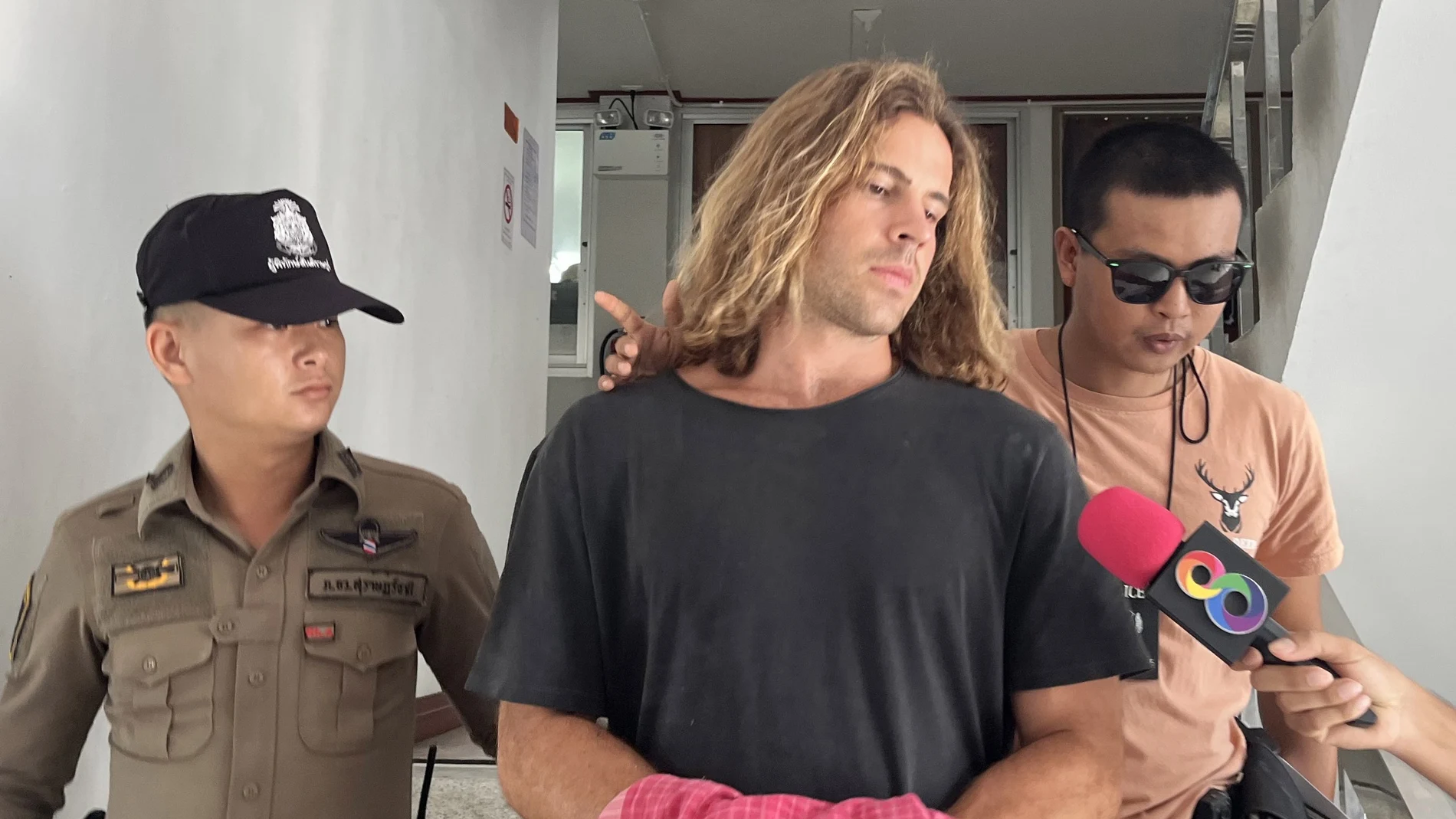 A Spanish chef alleged murder suspect Daniel Jeronimo Sancho Bronchalo (C), is escorted by Thai police officers to the court from Koh Phangan police station in Koh Phangan island