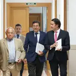 Los consejeros Fernández Carriedo, Suárez-Quiñones y Gonzalo Santonja, tras el Consejo de Gobierno