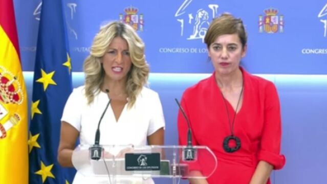 Yolanda Díaz exige igualdad salarial en el fútbol femenino y pide la dimisión de Rubiales