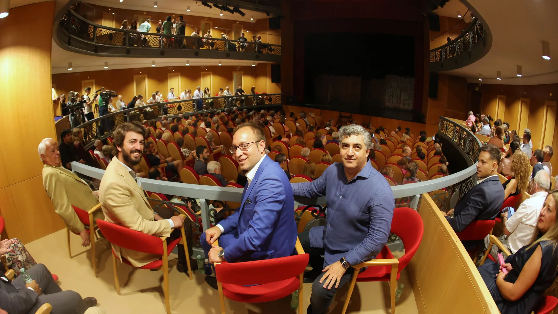 García Gallardo junto a Marcos Iglesias y el director del festival de Ciudad Rodrigo