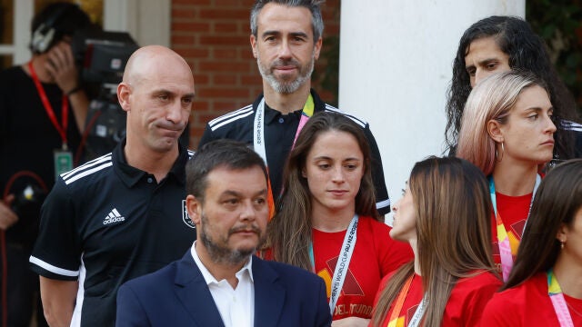 Luis Rubiales, junto a Jorde Vilda y Victor Francos