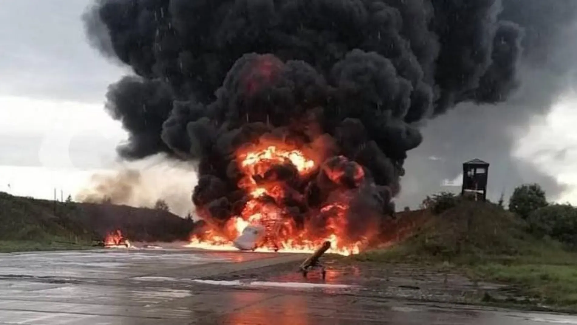 Una imagen que muestra supuestamente el incendio de un bombardero ruso