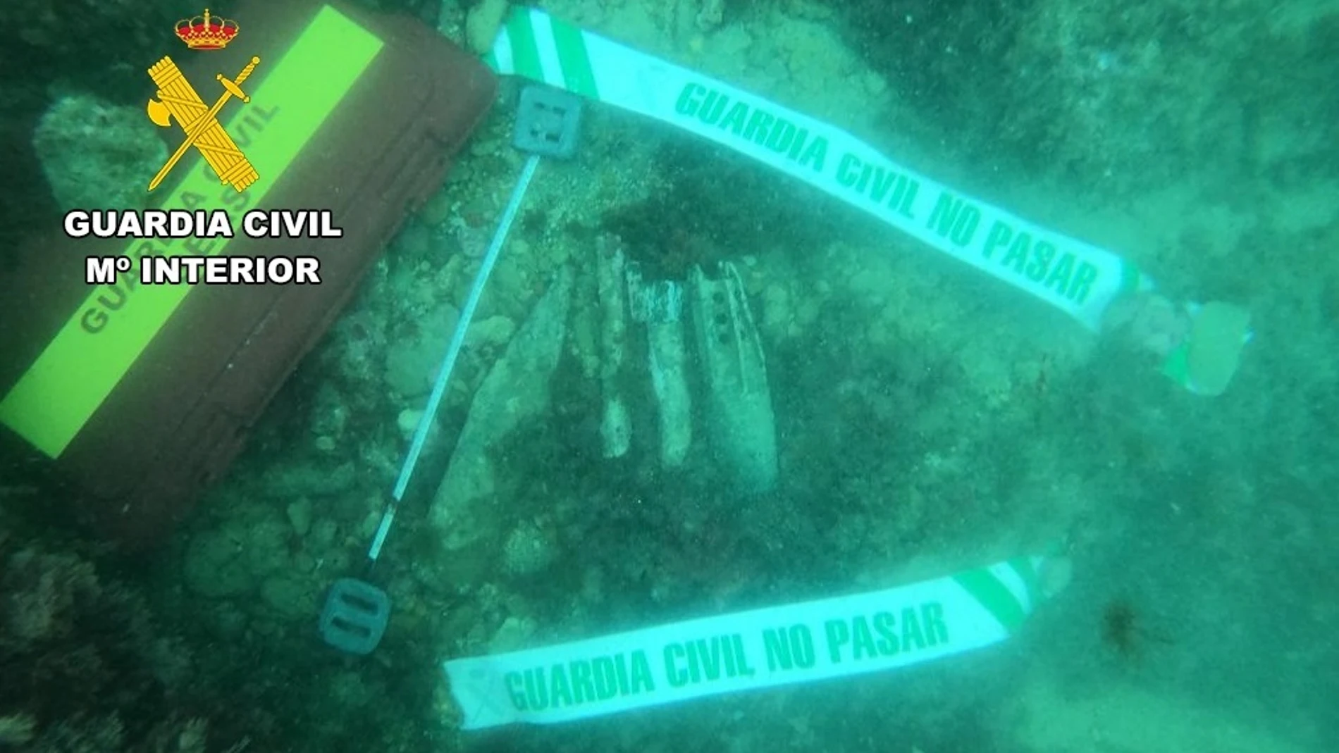 Imagen del proyectil encontrado a 10 metros de profundidad de la costa de Melilla GUARDIA CIVIL 22/08/2023