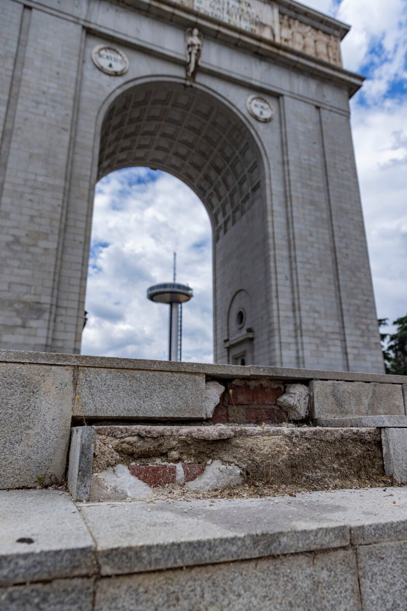 Desperfectos del arco del triunfo de Moncloa, Madrid