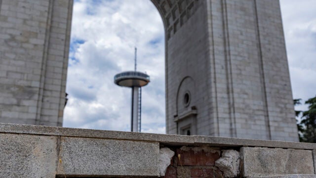 Desperfectos del arco del triunfo de Moncloa, Madrid