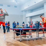 Rudy y Juancho, en una partida de ping-pong