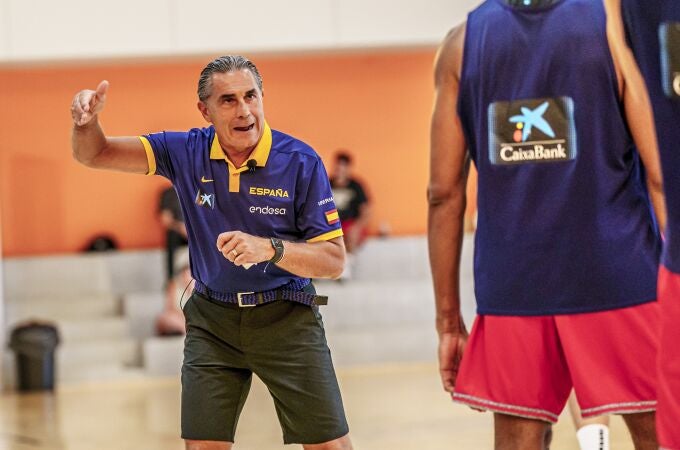 Sergio Scariolo da instrucciones en uno de los últimos entrenamientos de la selección de baloncesto.