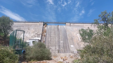 Estado que presentaba, en la tarde de ayer, la presa de Peñascales