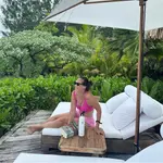 Tamara Falcó se suma a la tendencia &#39;barbiecore&#39; con el bikini que mejor sienta para continuar sus vacaciones en la Polinesia Francesa