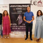 El alcalde de León, José Antonio Diez (Cd), presenta el Festival Hallowindie 2023 junto a la concejala de Turismo, Mercedes Escudero (CI), y los organizadores de la cita