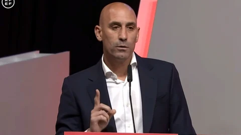 uis Rubiales anuncia que no dimite como presidente de la RFEF