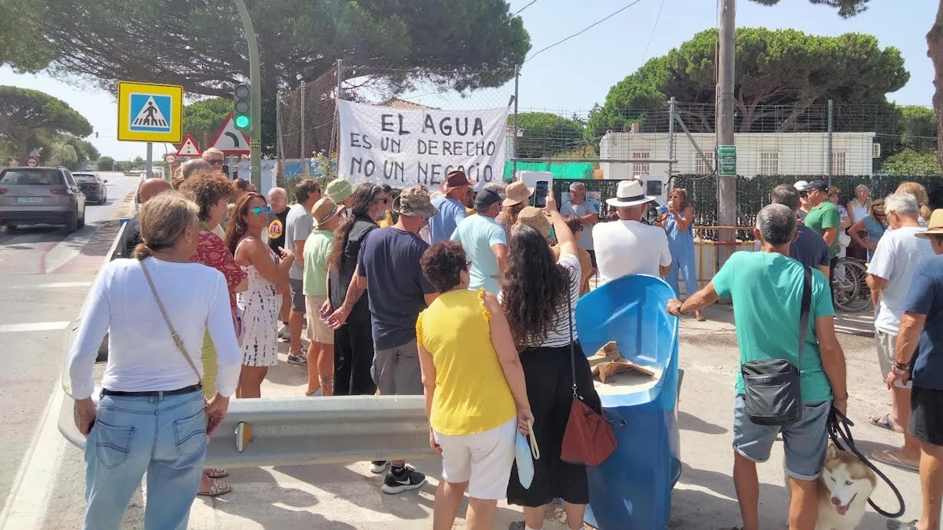 Protesta de los vecinos de La Janda por la falta de agua