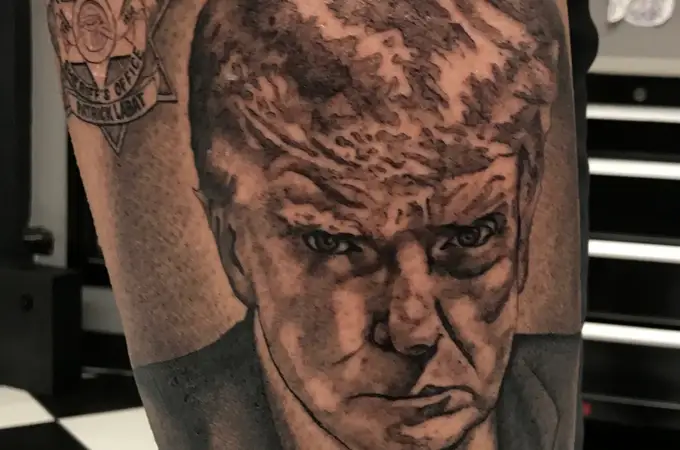 La foto policial de Donald Trump es el nuevo tatuaje viral
