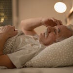 Un experto revela cuál es la temperatura ideal para dormir bien a los 60 años