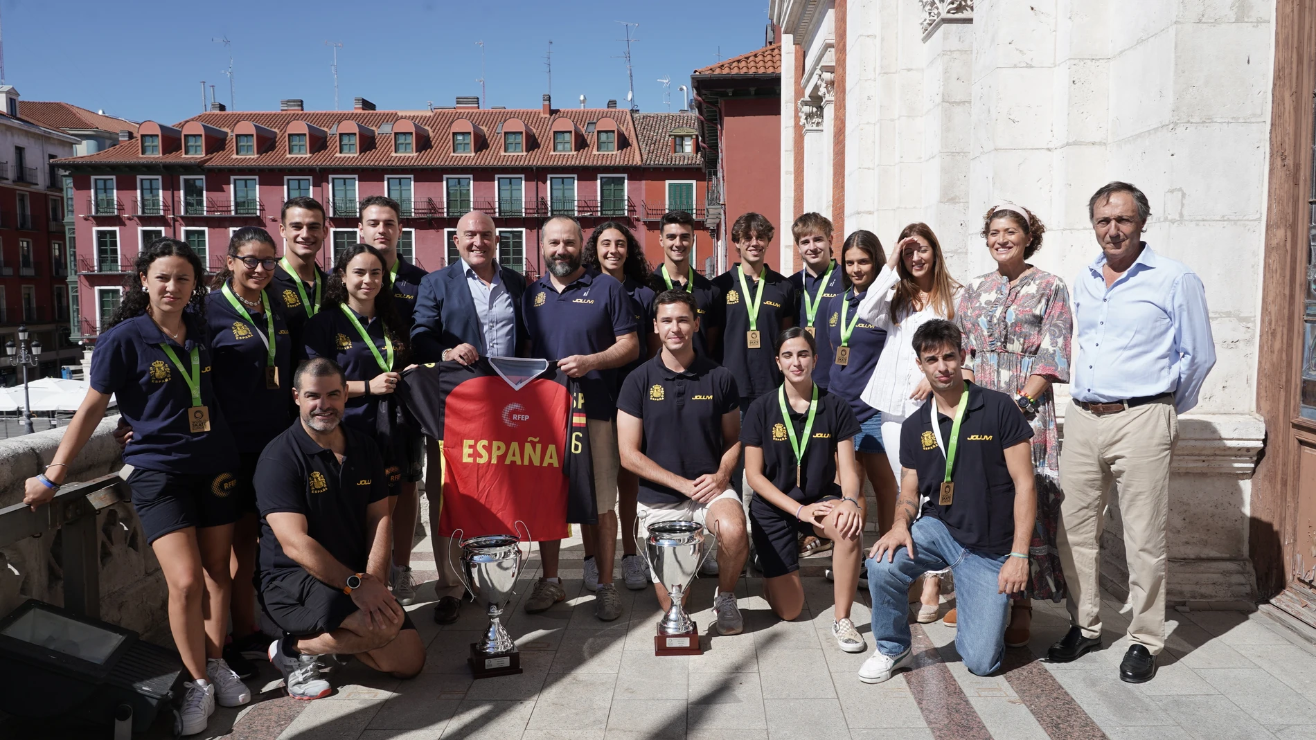 El alcalde de Valladolid, Jesús Julio Carnero, recibe a los campeones del CPLV