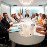 Feijóo re seúne con la cúpula del partido