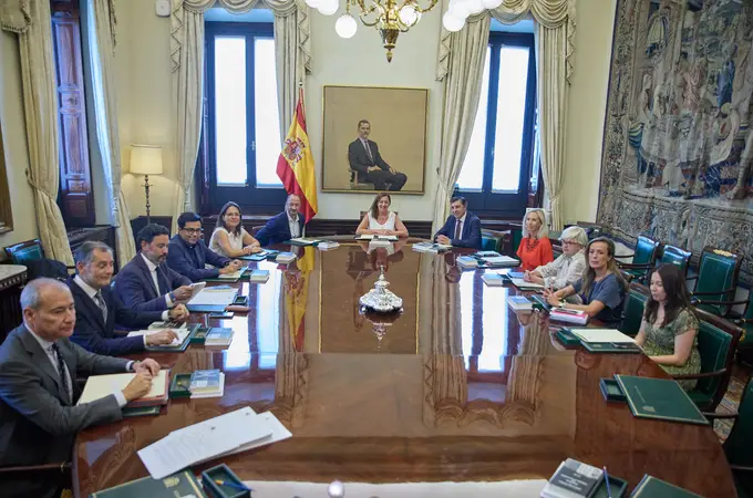 La Mesa del Congreso da el plácet a los grupos de Junts y ERC gracias a PSOE y Sumar