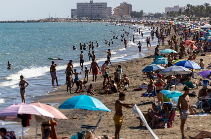 Dos jóvenes desaparecen en el mar en Málaga