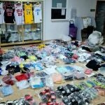 Artículos decomisados por la Policía Local en un vehículo en el barrio de Los Dolores, en Cartagena (Murcia)
