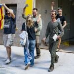La jueza de Solsona (Lleida) ha decretado libertad provisional para los cuatro detenidos acusados de querer boicotear la Vuelta ciclista a su paso por Cataluña, y les ha impuesto una orden de alejamiento de un mínimo de 500 metros de las etapas de esta prueba deportiva en esta comunidad.