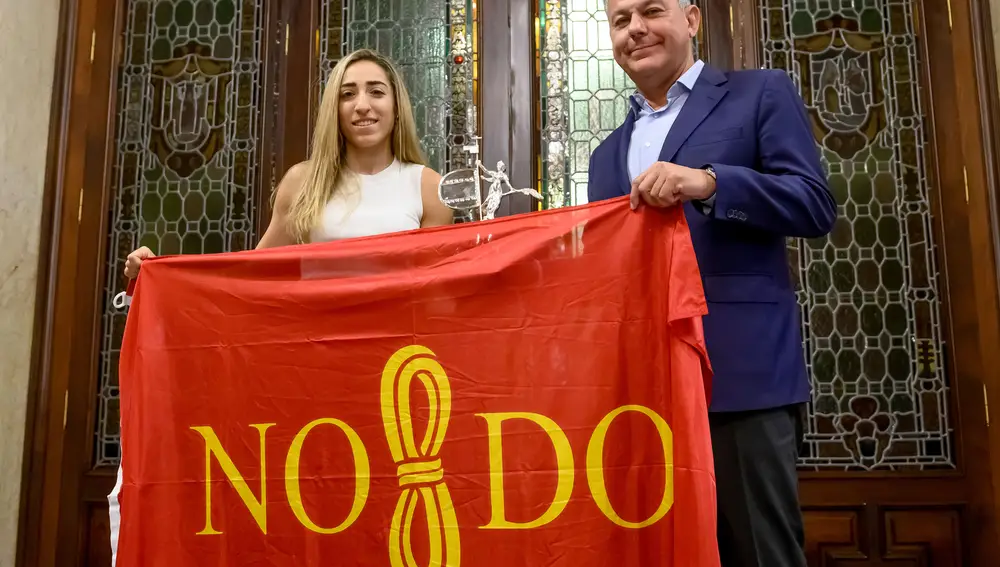 Olga Carmona es recibida en el Ayuntamiento de Sevilla