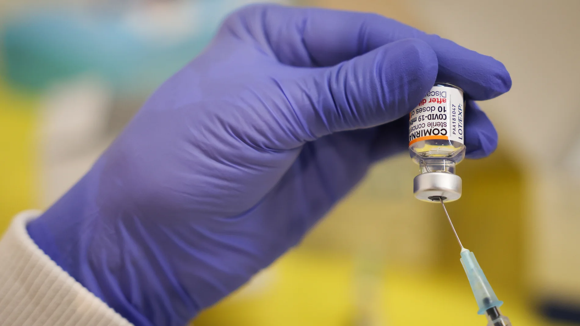 La UE autoriza una nueva vacuna de Pfizer adaptada a la nueva variante de covid-19
