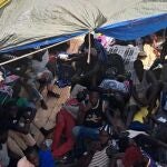 Cubierta de la embarcación "Río Tajo" con los 168 migrantes