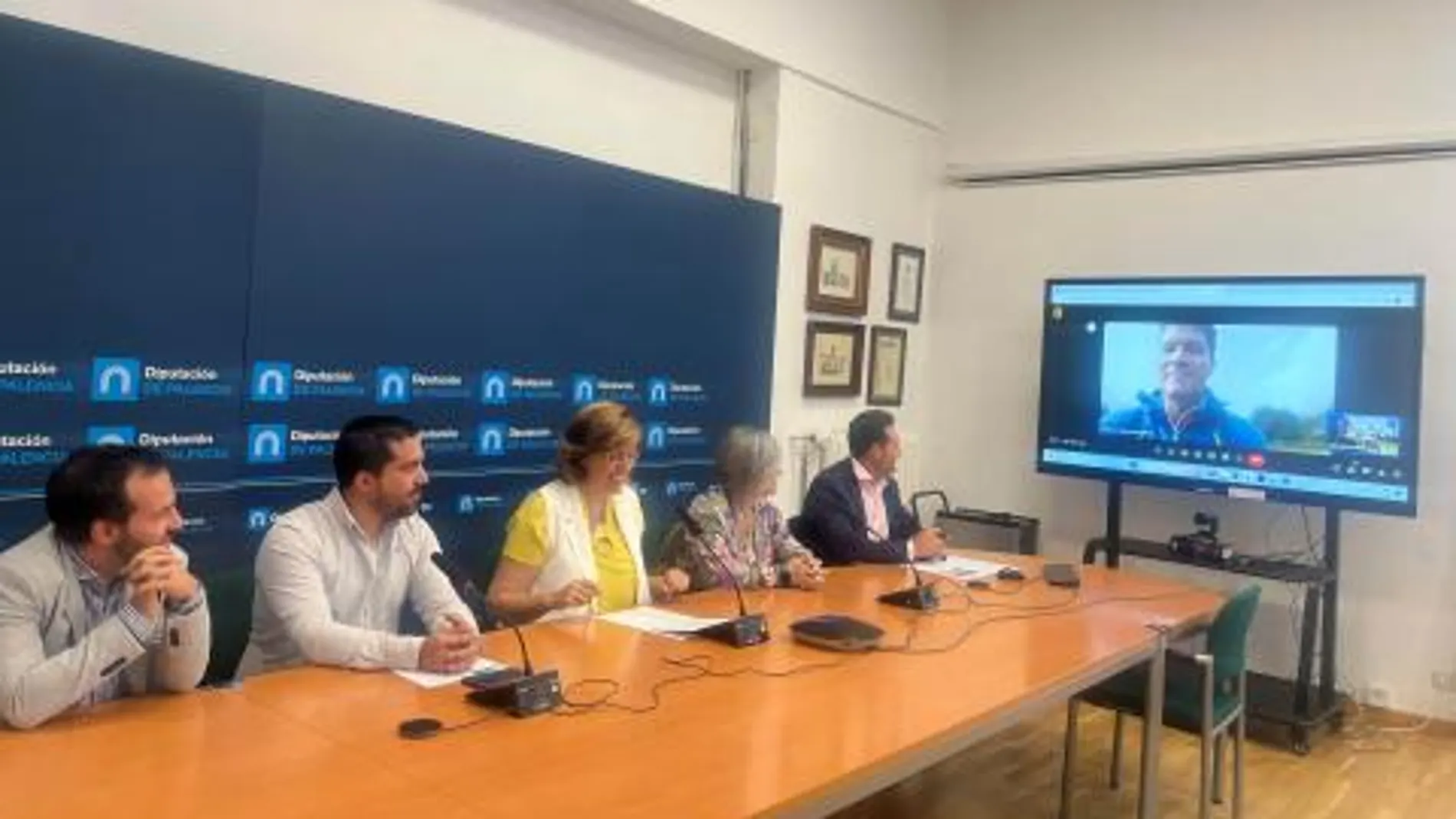 La presidenta de la Diputación de Palencia, Ángeles Armisén, presenta la competición