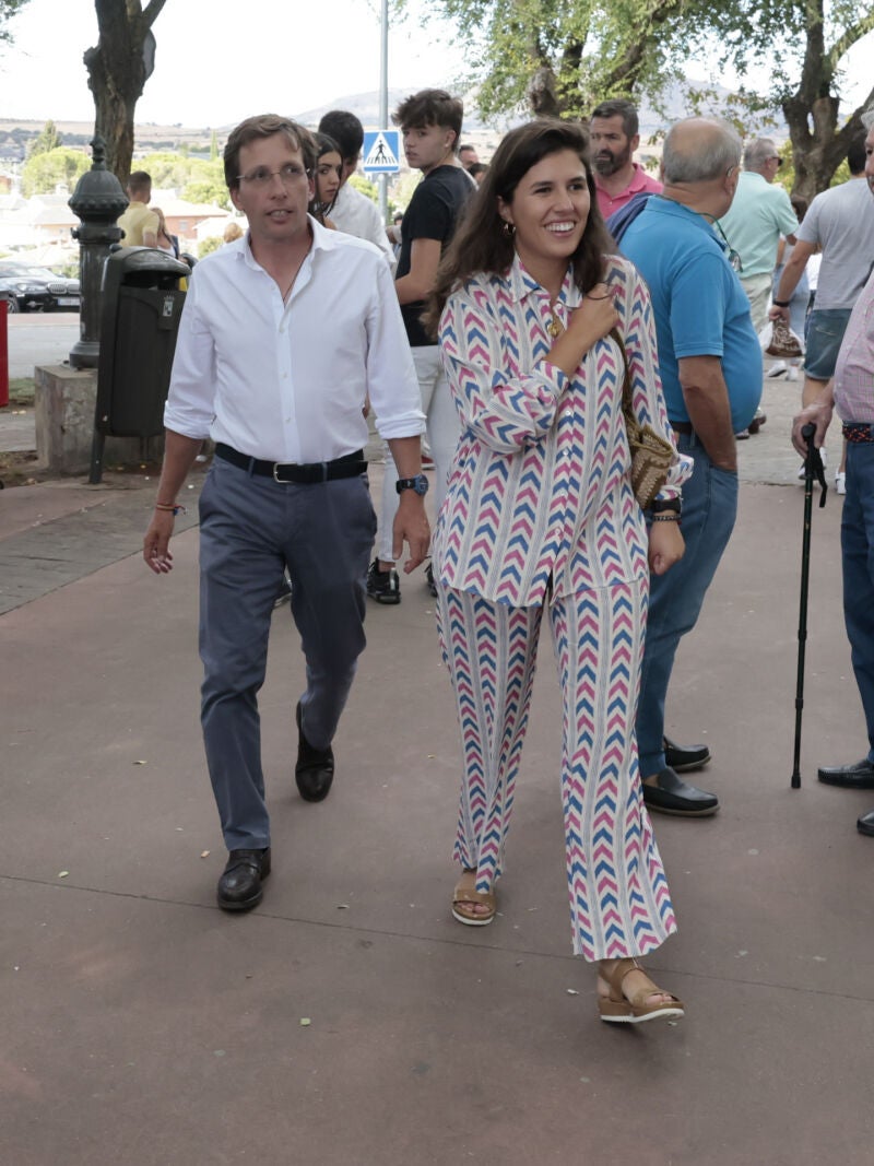 Teresa Urquijo con conjunto camisero. 