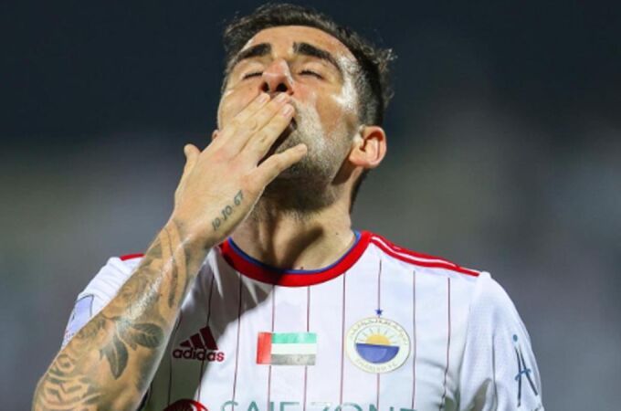 Paco Alcácer con el Sharjah